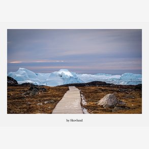 Gr�nlandsk stilhed II, Sermermiut &ndash; tr�sti mod isbjerge ved fjord, arktisk landskab, A5 kunstpostkort fra Gr�nland.