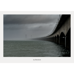 Kystlandskab med hav og �ben horisont, hvor linjen mellem vand og himmel opl�ses.